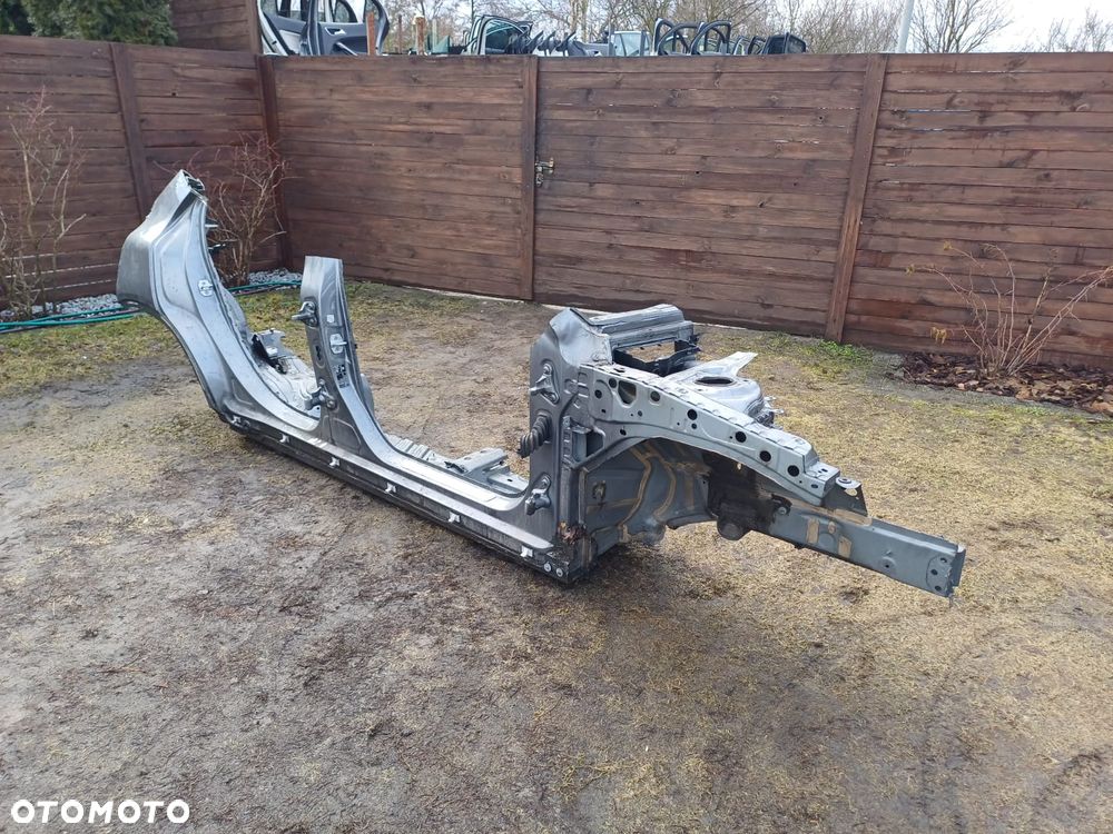 MERCEDES gla 156 slupek prog prawy lewy kolor 787 - 2