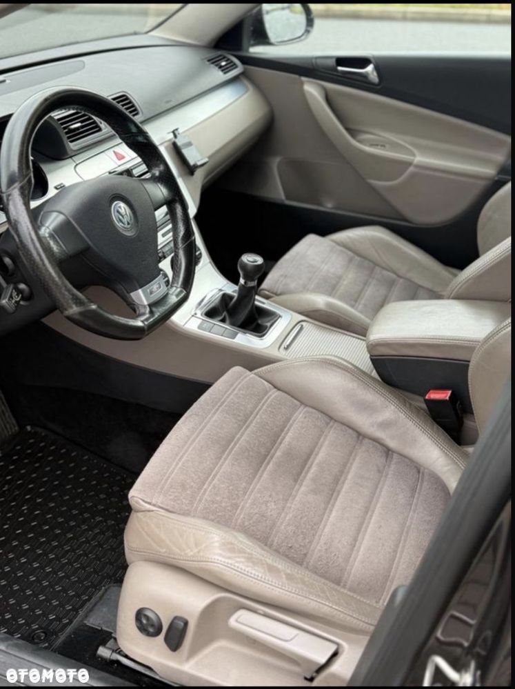 Volkswagen Passat 2.0 TDI Highline - 13