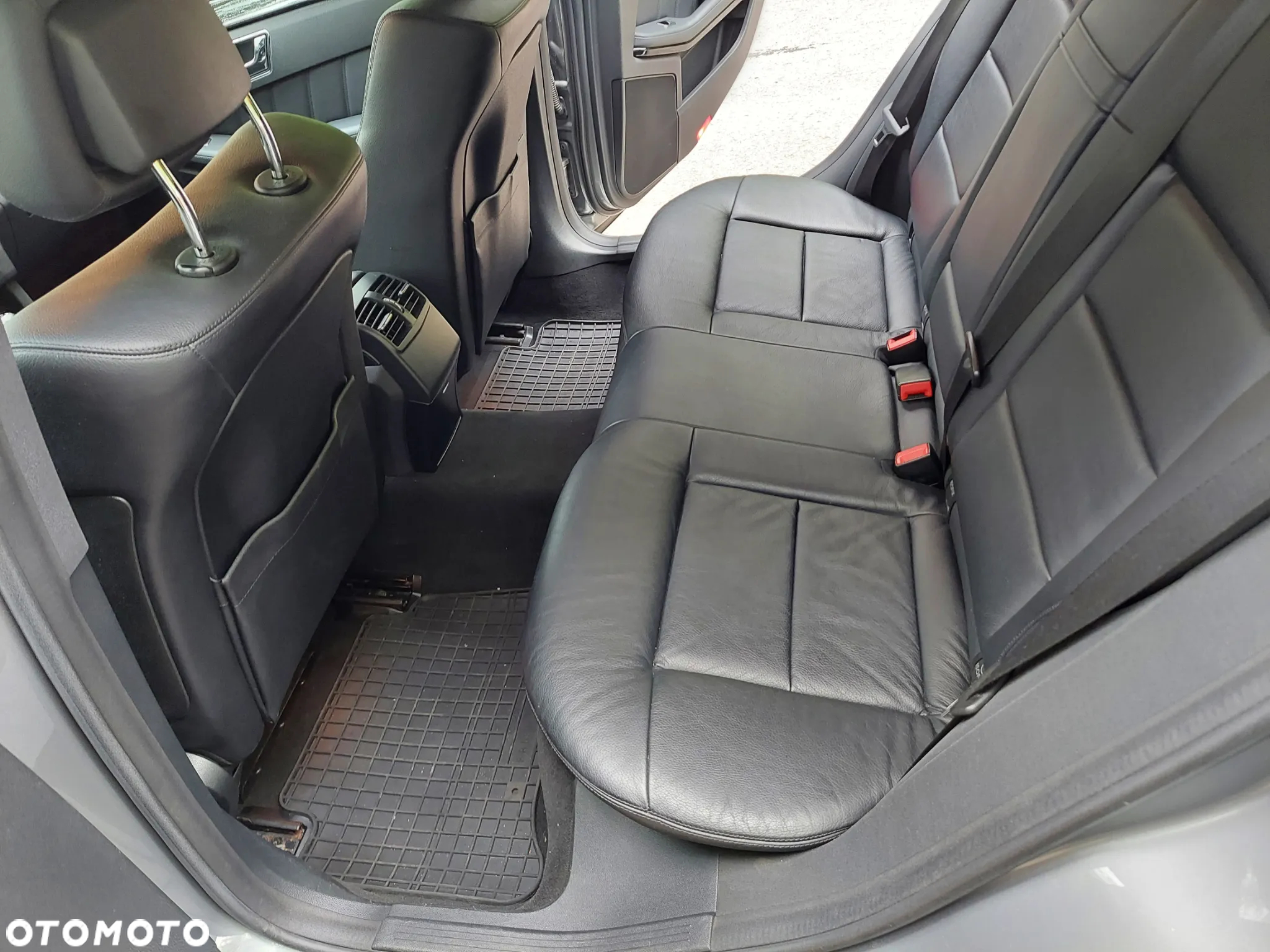 Mercedes-Benz Klasa E 220 T CDI DPF BlueEFFICIENCY Automatik Avantgarde - 12
