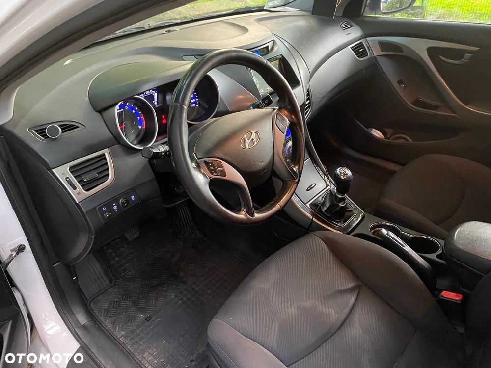 Hyundai Elantra 1.6 Comfort - 9