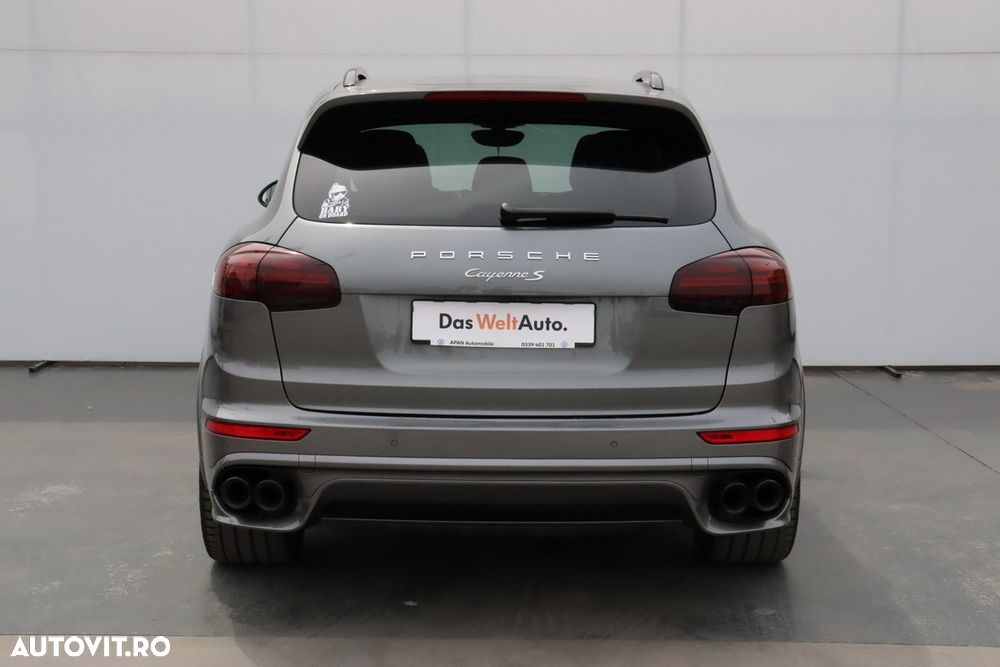 Porsche Cayenne 4.2 L S - 6
