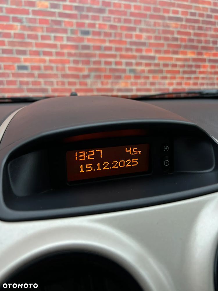 Opel Corsa 1.4 16V Enjoy - 18