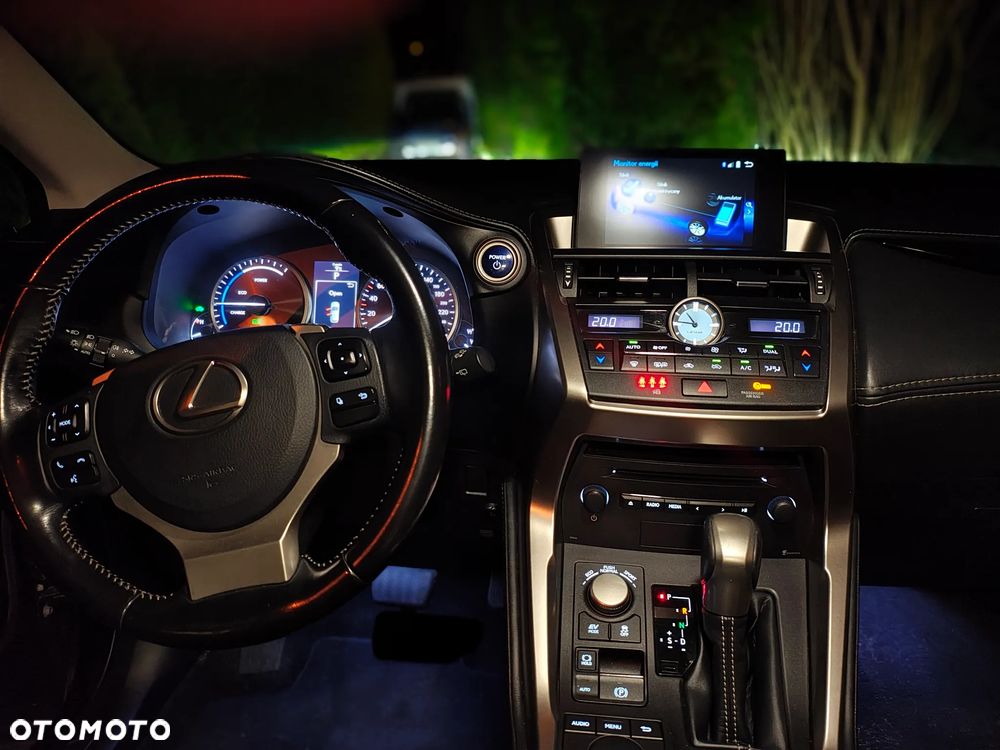 Lexus NX 300h Elegance 2WD - 24