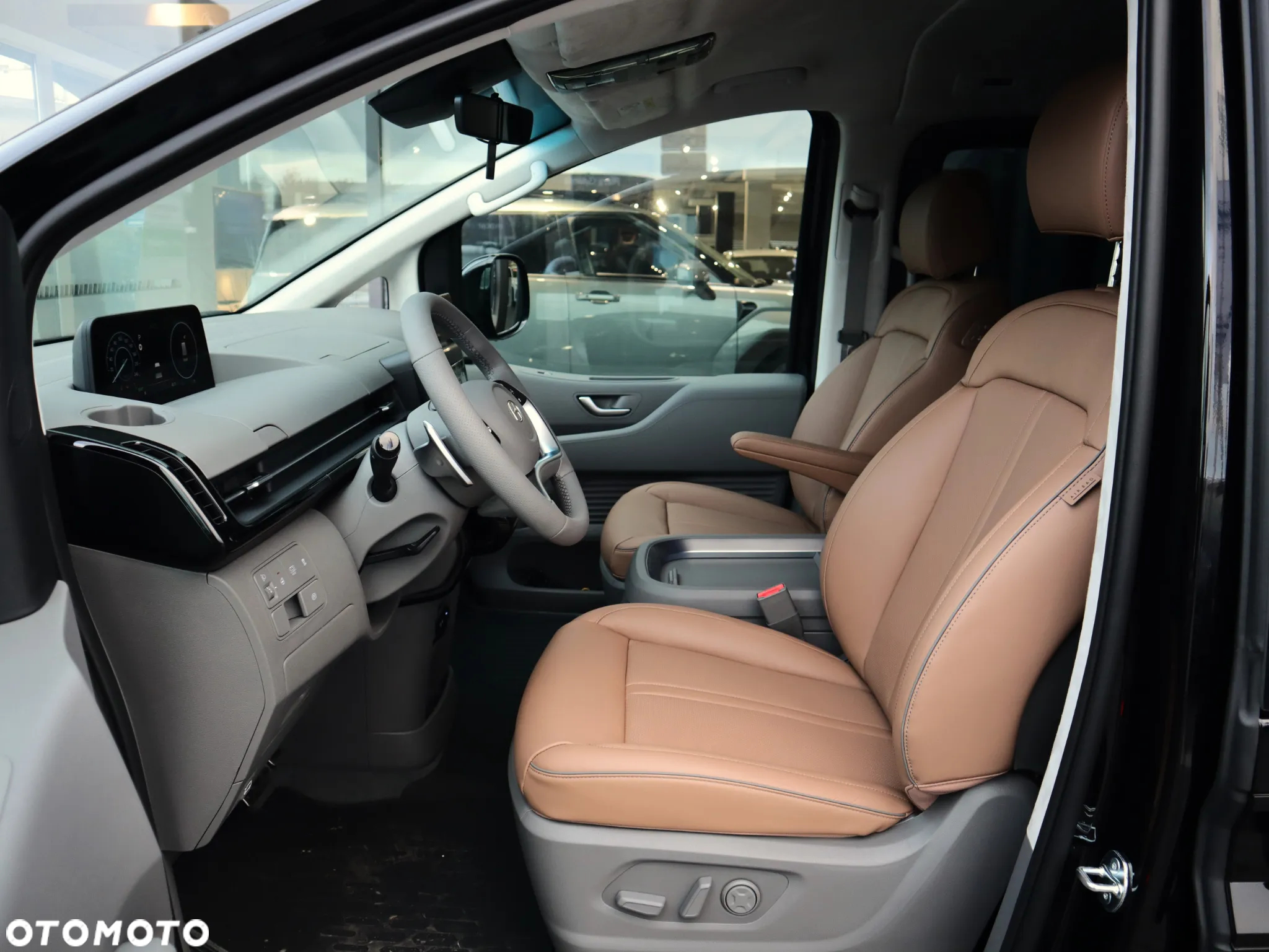 Hyundai Staria - 25