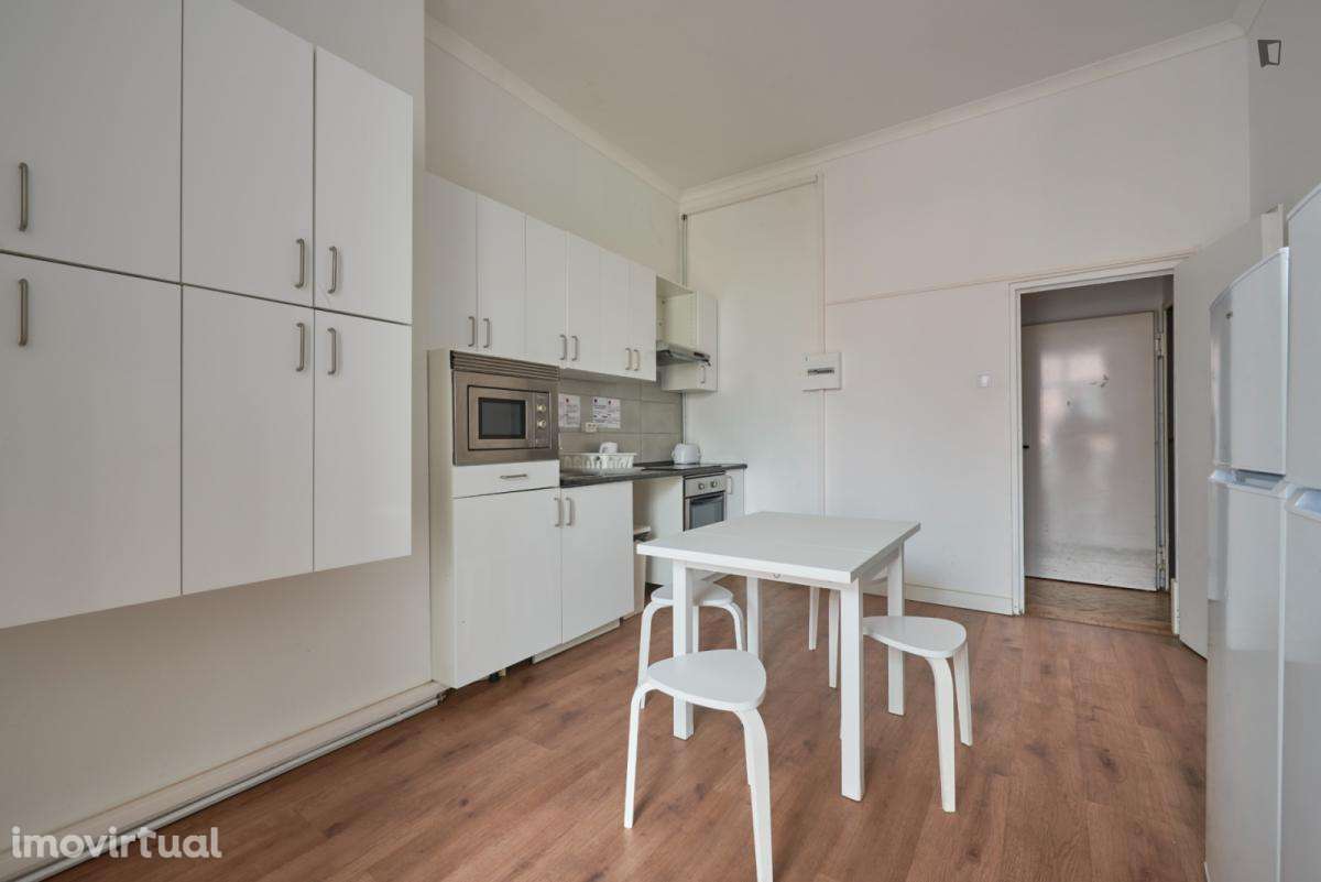 Quarto - localizado em Marquês de Pombal Lisbon - Grande imagem: 5/12