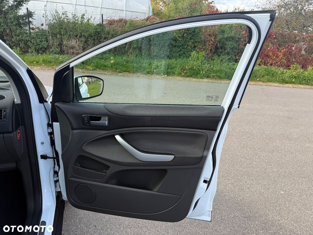 Ford Kuga - 27