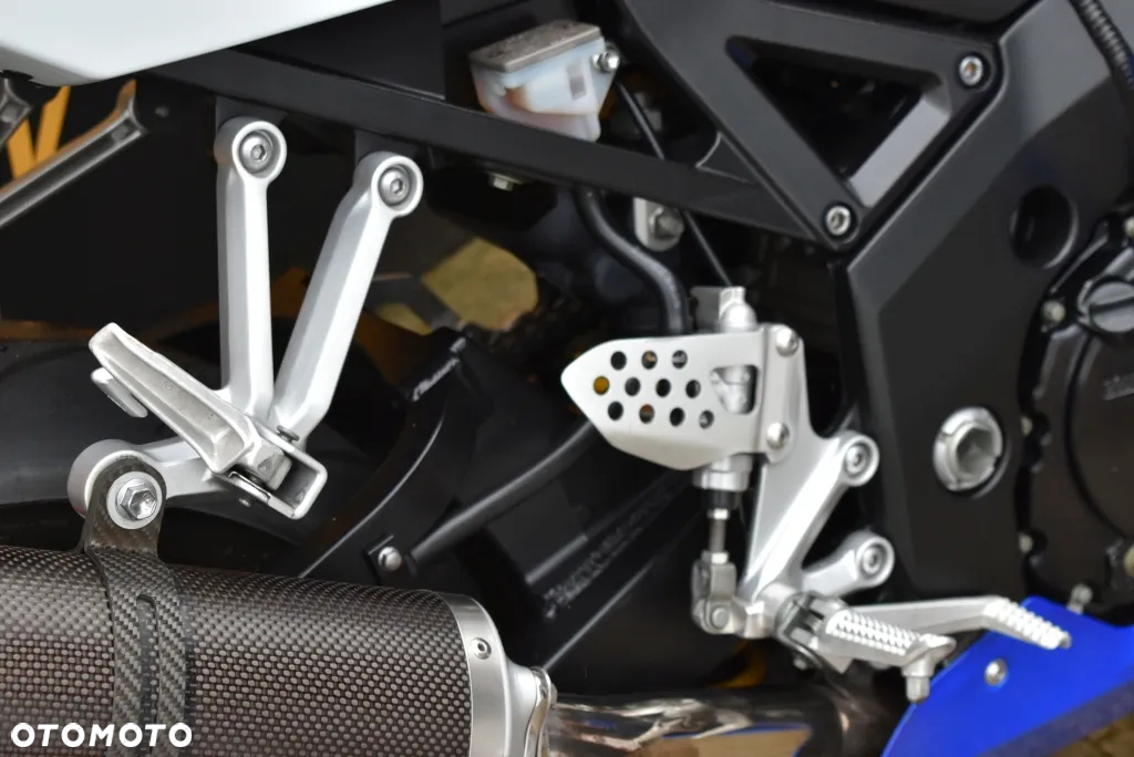 Suzuki GSX-R - 32