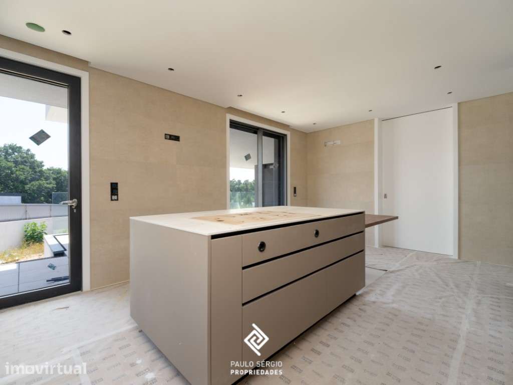 Moradia de luxo T4+1 em Vila Nova Gaia - Terreno 3435,50m2 - Grande imagem: 3/27