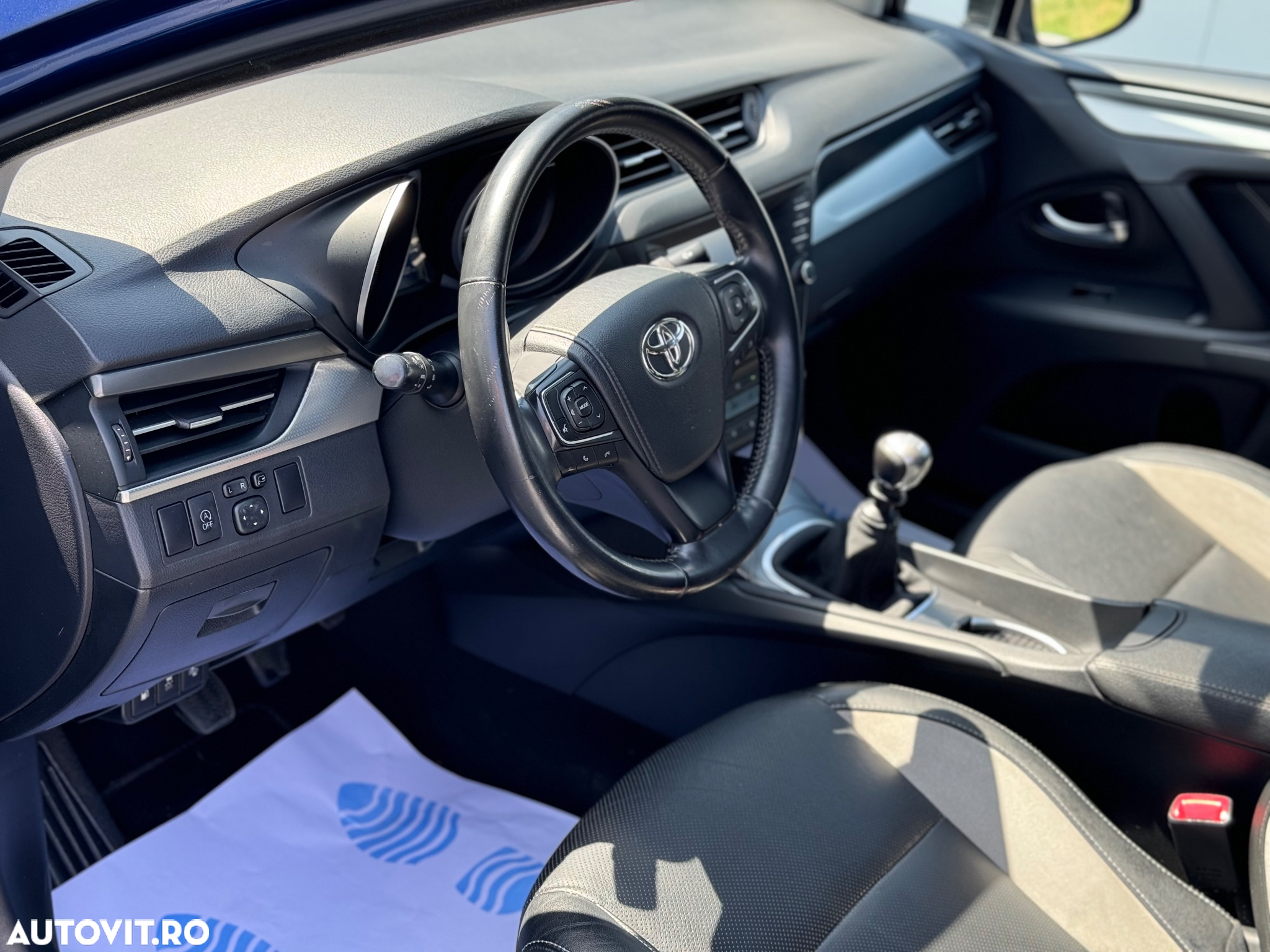 Toyota Avensis 2.0 D-4D Executive - 11