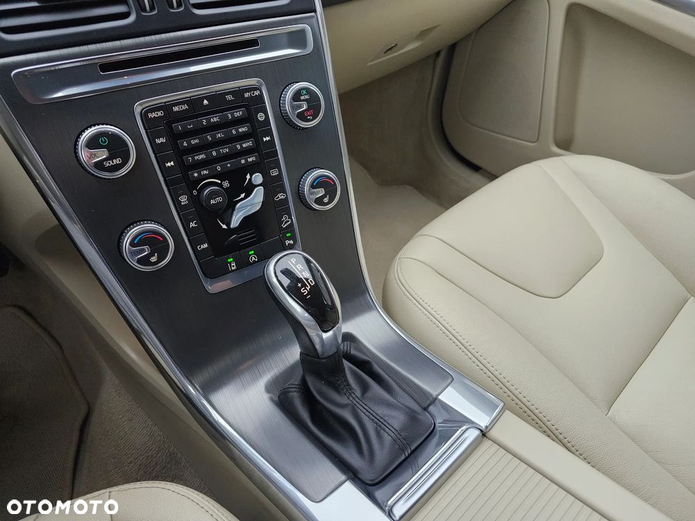 Volvo XC 60 D4 AWD Summum - 22