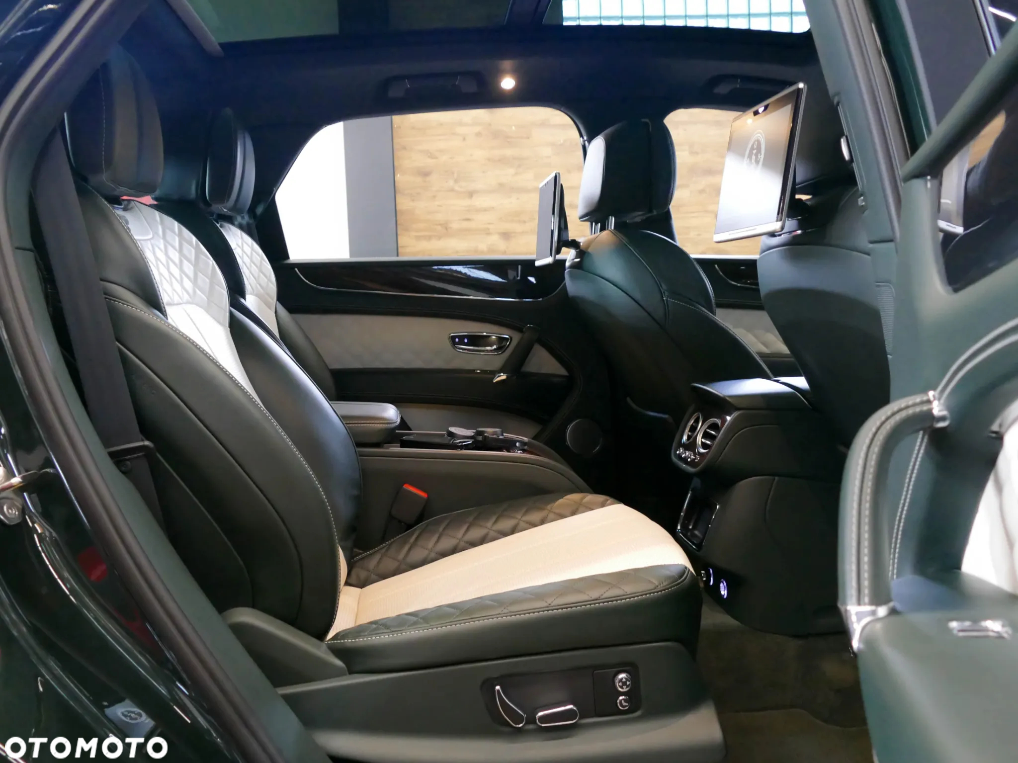 Bentley Bentayga W12 Mulliner - 18