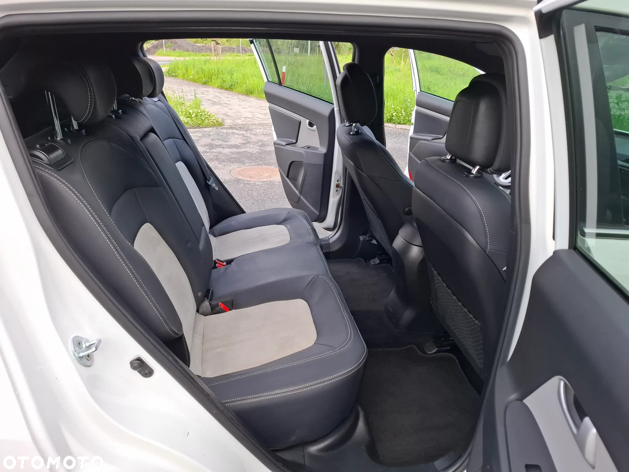 Kia Sportage 1.7 CRDI 2WD Dream-Team Edition - 10
