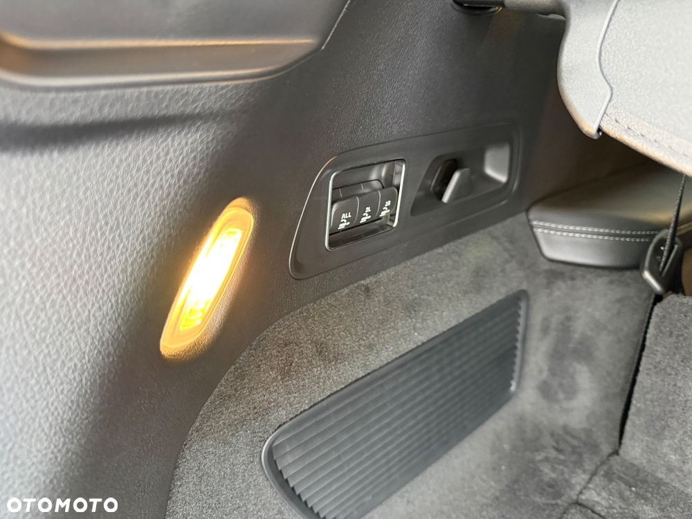 Mercedes-Benz GLS - 22