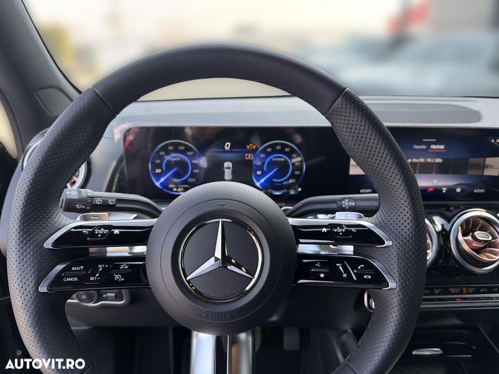 Mercedes-Benz EQB - 11