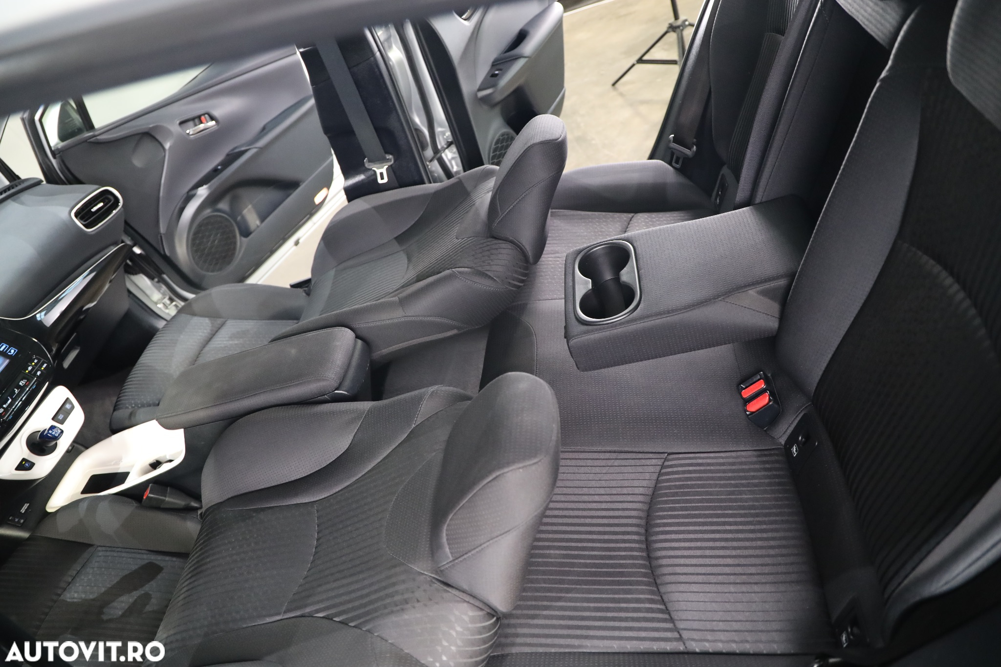 Toyota Prius 1.8 Dual VVT-i Sol - 9