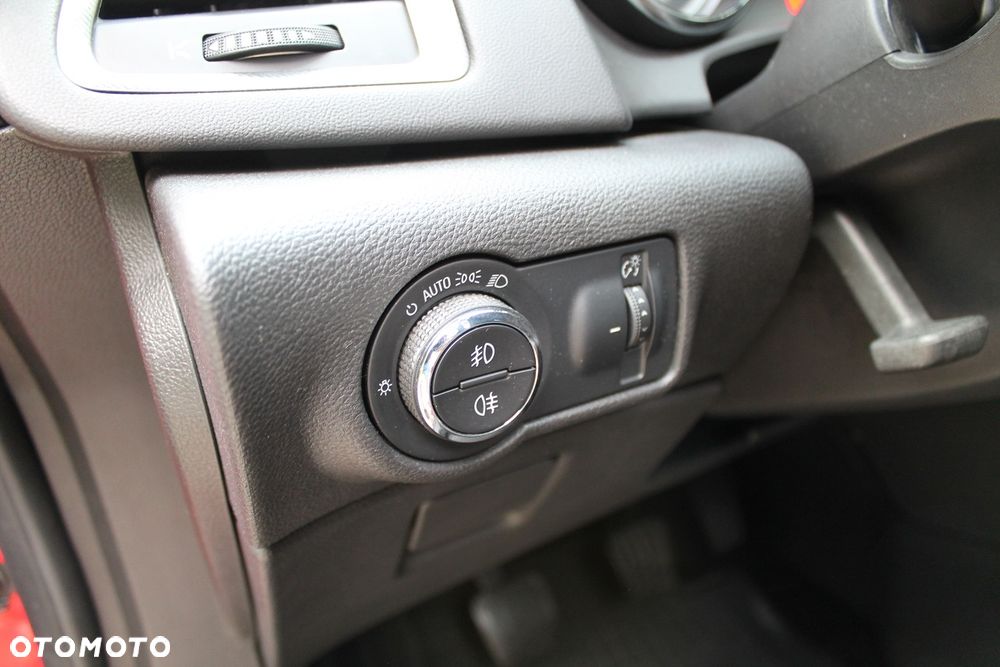 Opel Astra 1.6 Turbo Cosmo - 19