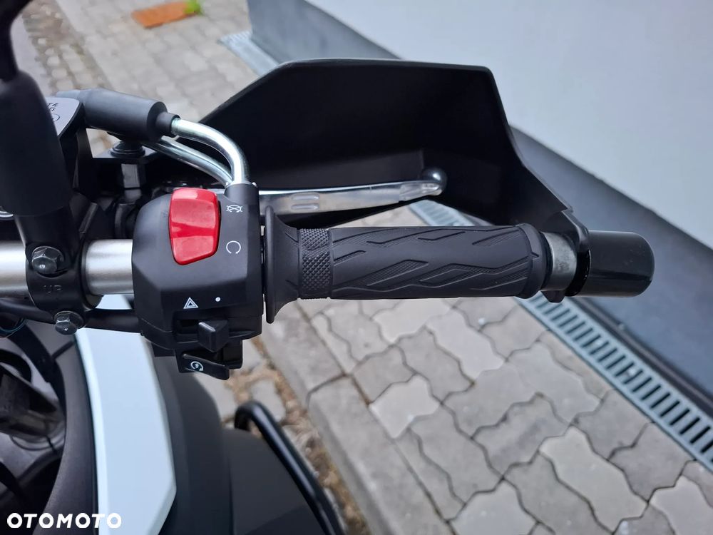 Suzuki DL - 20