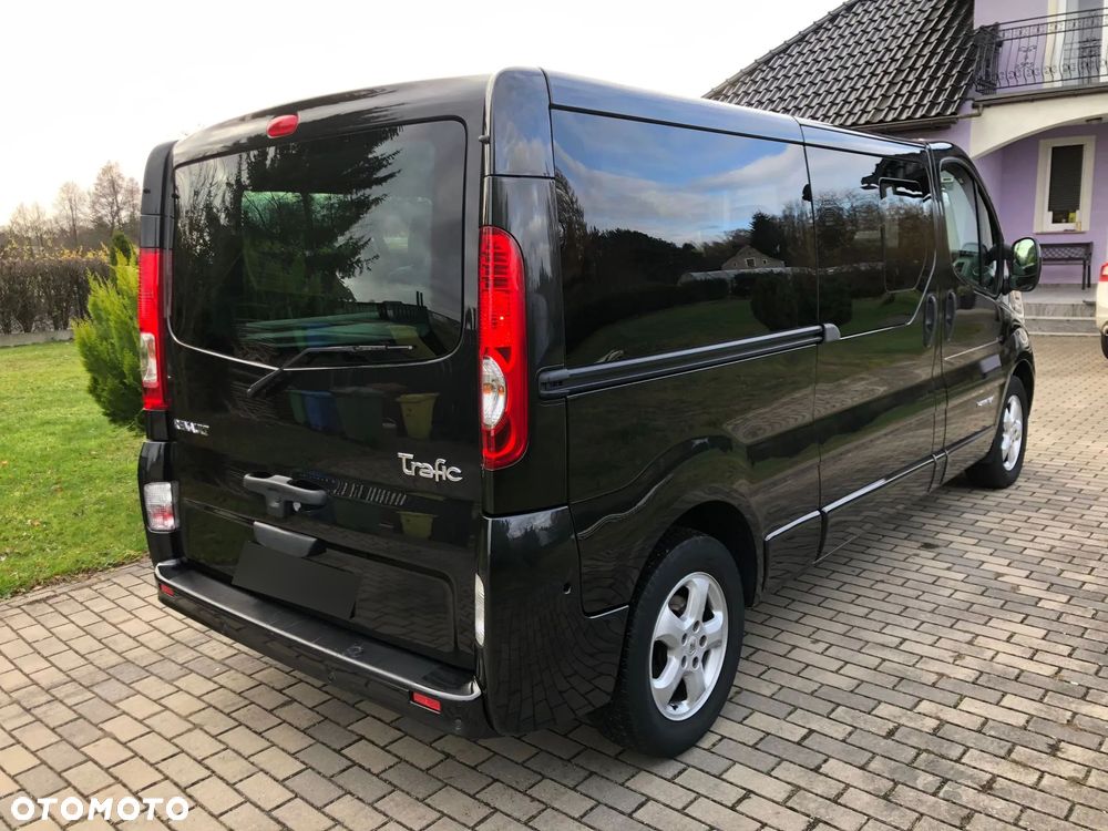 Renault Trafic Grand Passenger Black Edition - 6