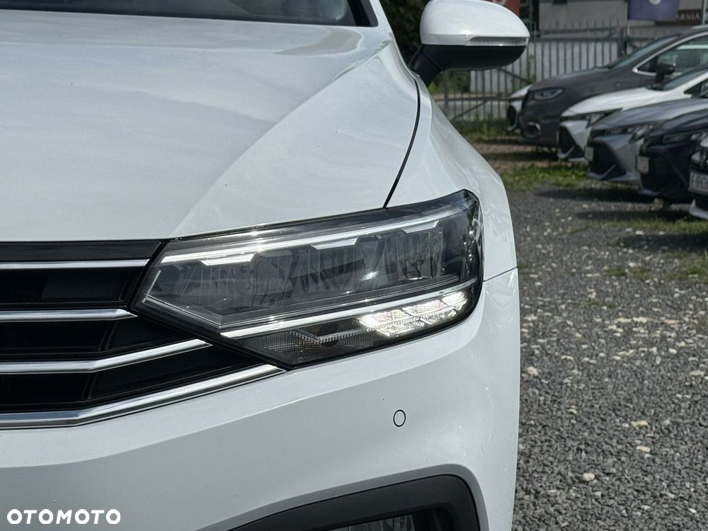 Volkswagen Passat - 4