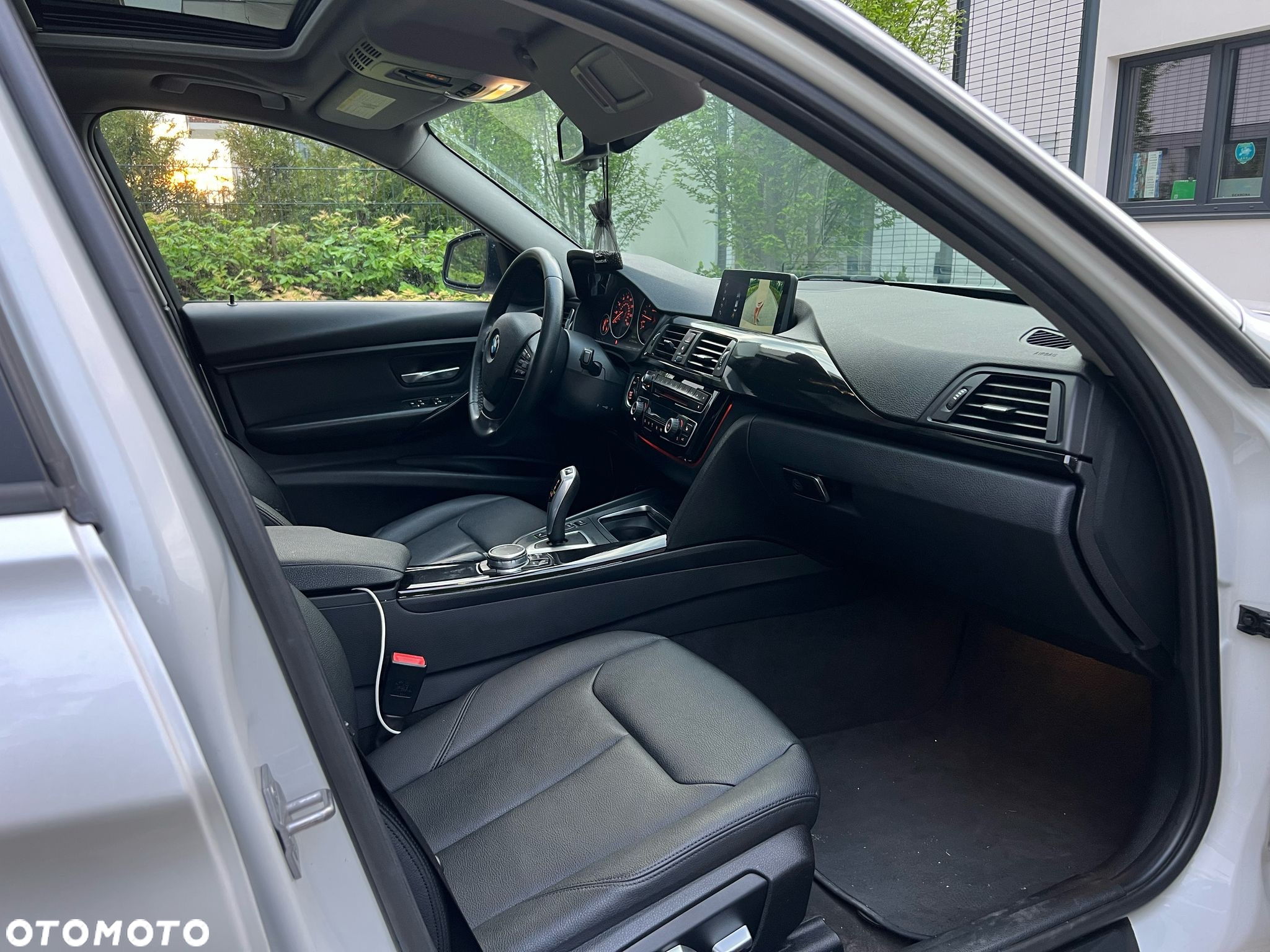 BMW Seria 3 320i - 13