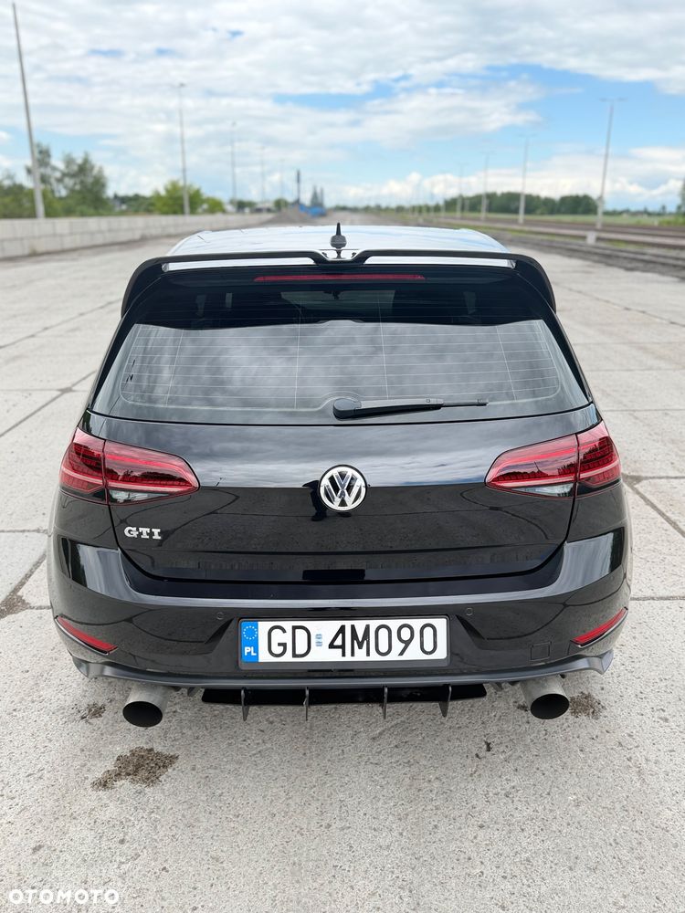 Volkswagen Golf - 20