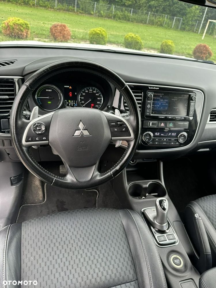 Mitsubishi Outlander - 11