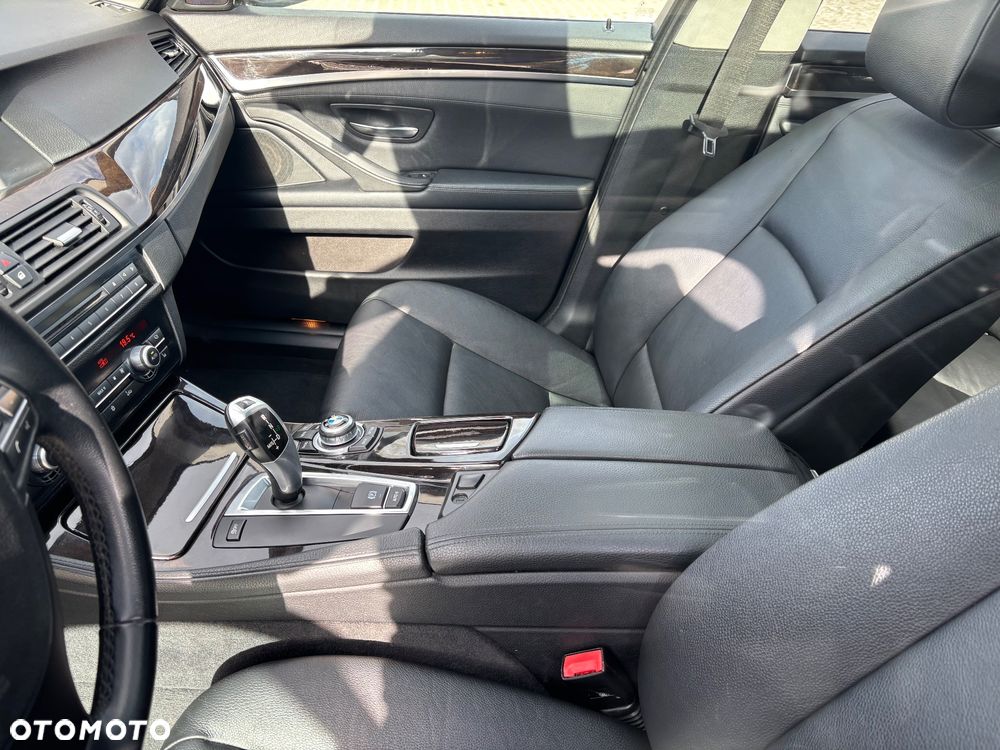 BMW Seria 5 528i - 12