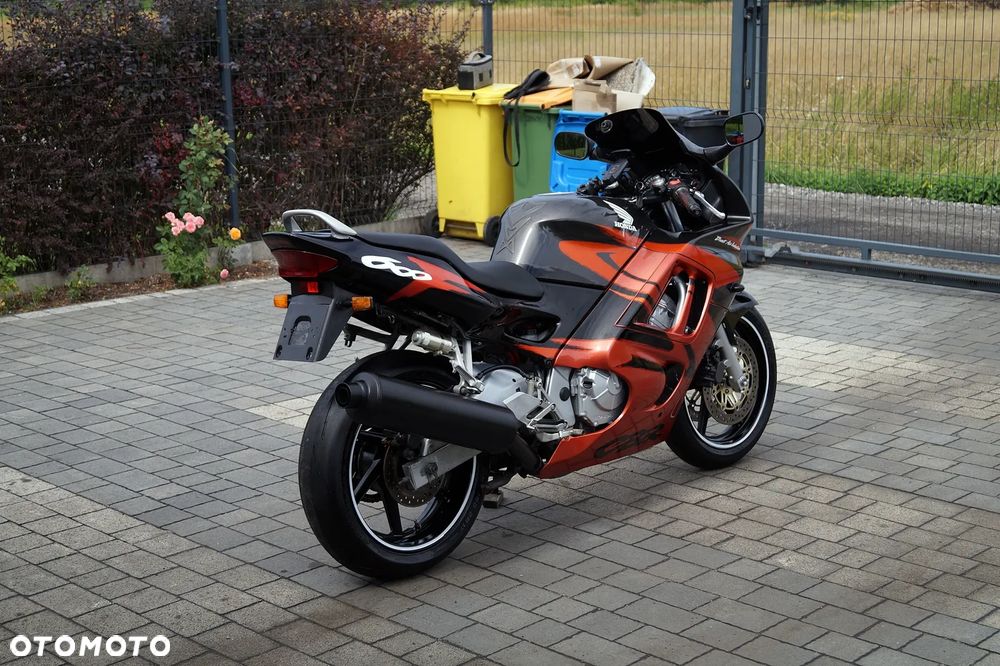Honda CBR - 11