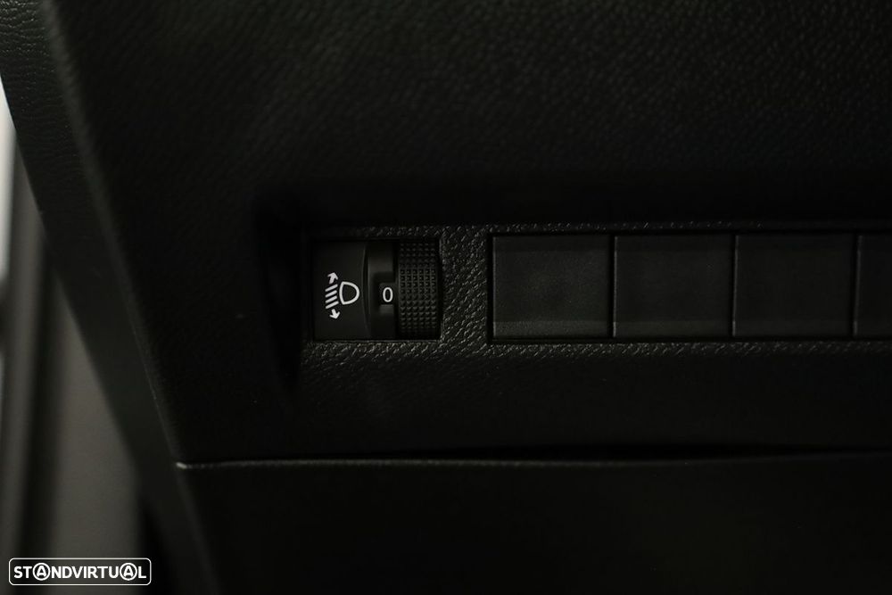 Peugeot 2008 1.2 PureTech Allure EAT8 - 21