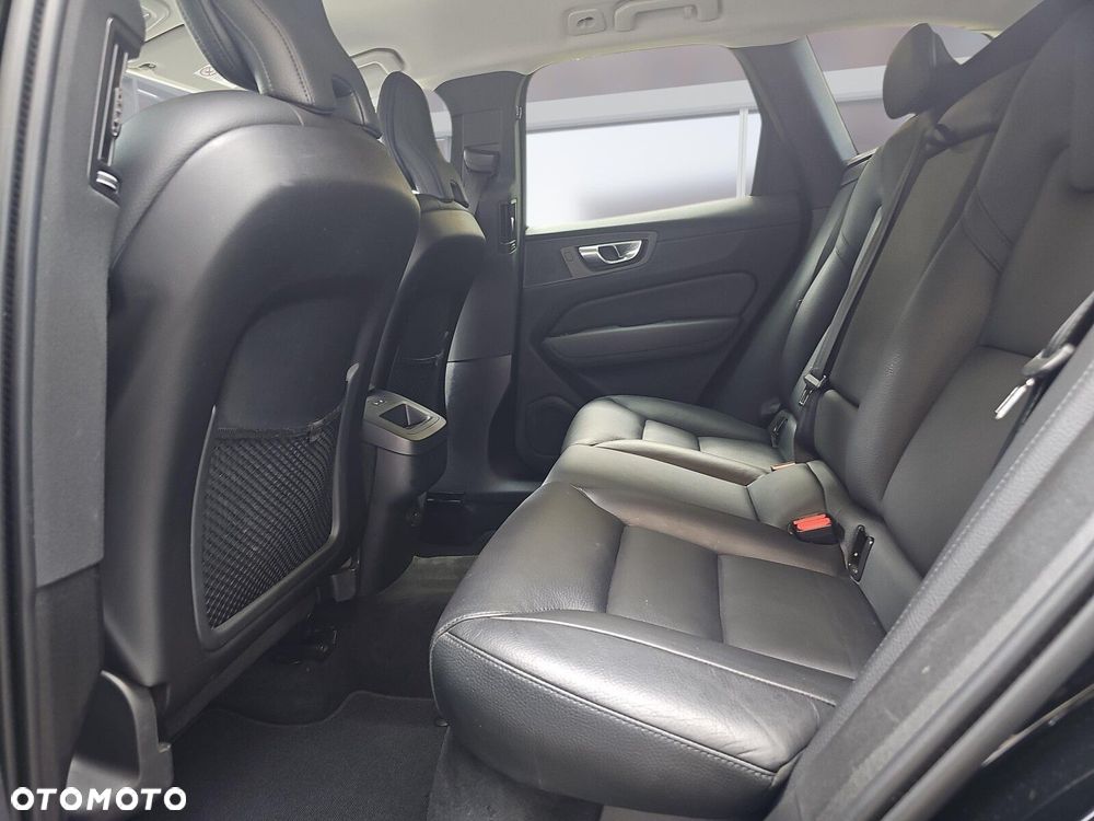 Volvo XC 60 B4 B Plus Dark - 14