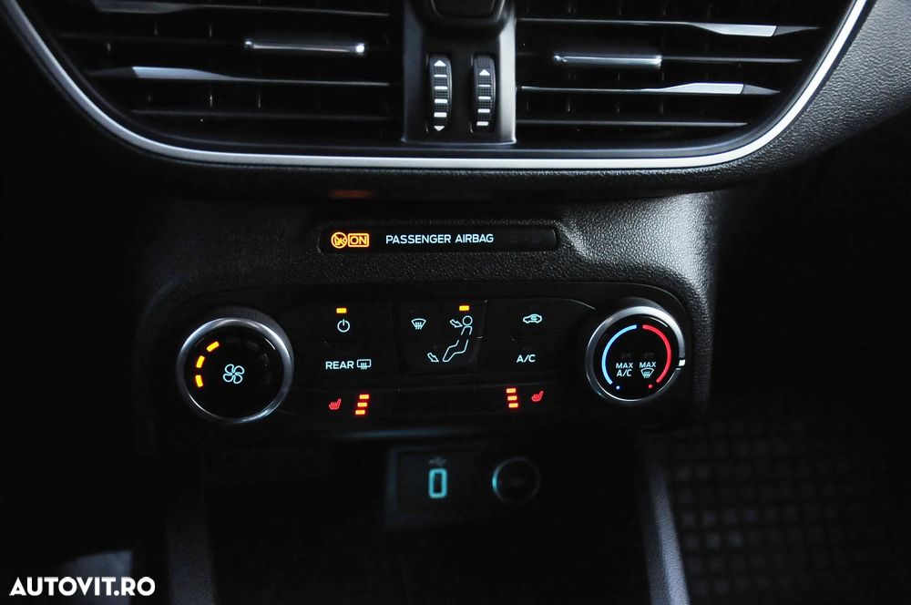 Ford Focus 1.5 TDCi Powershift Titanium - 24