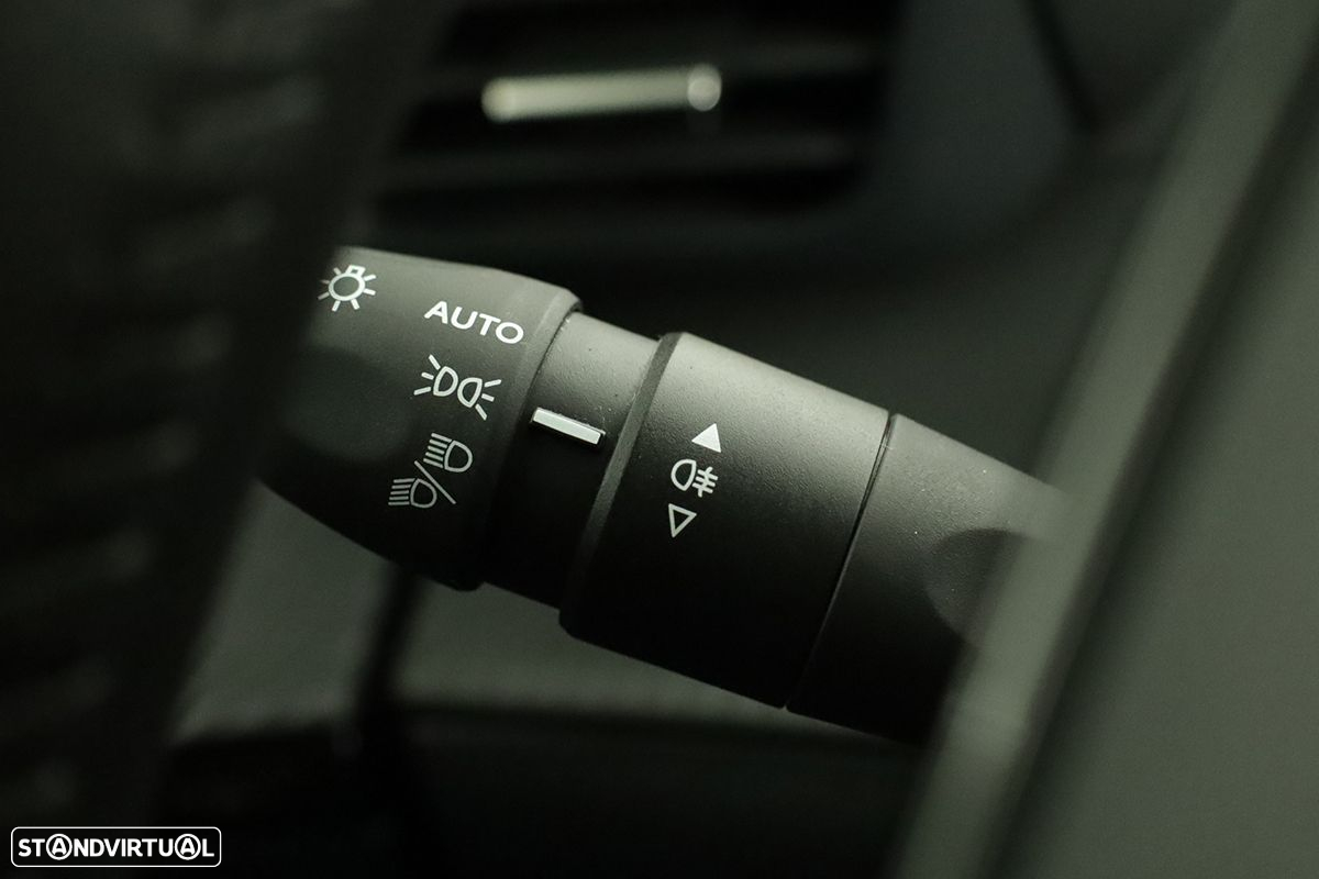 Peugeot 2008 1.2 PureTech Allure - 17