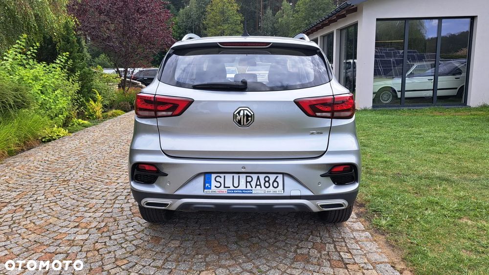 MG ZS - 10
