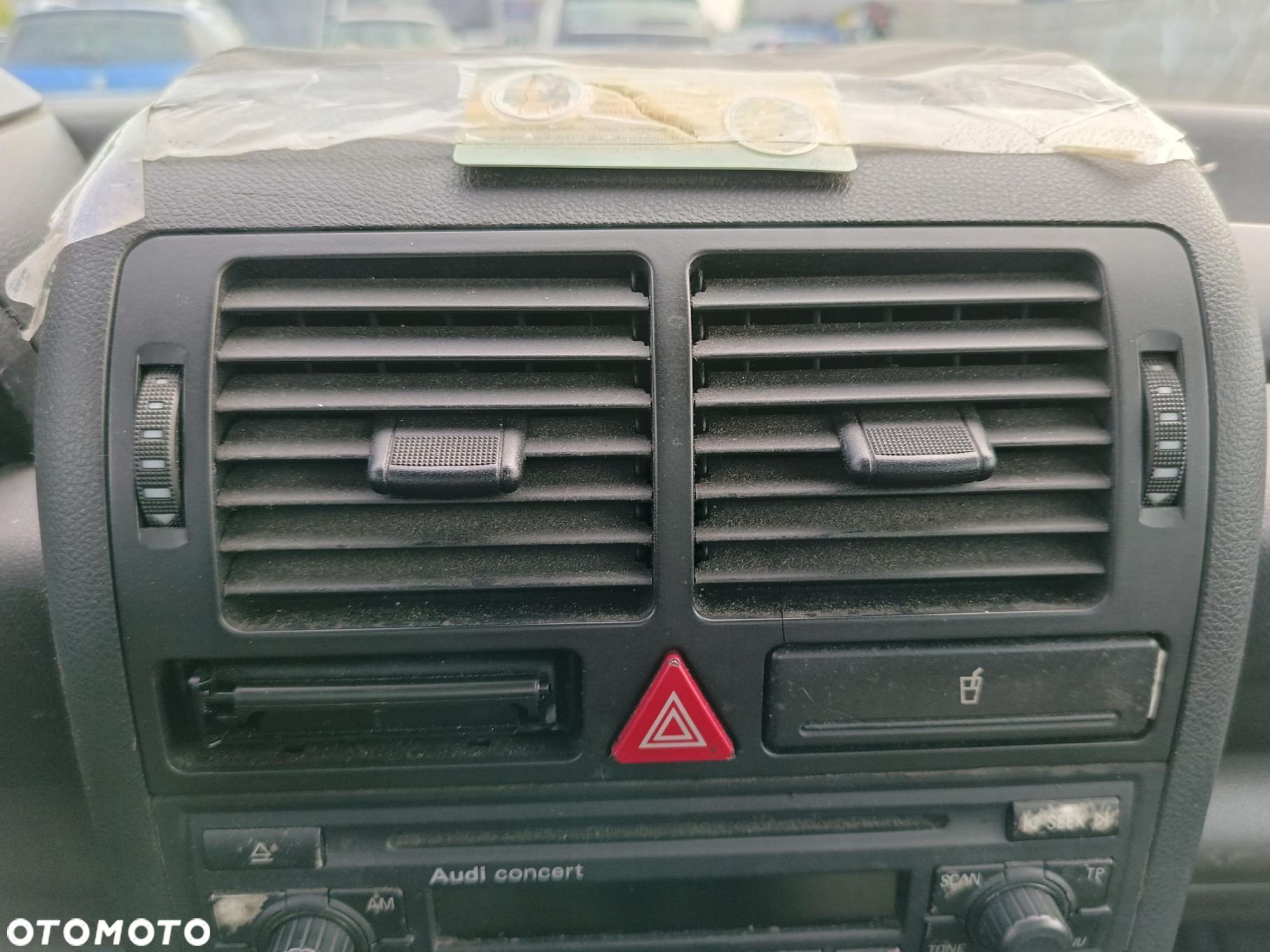 Audi A2 00-05 KRATKA NAWIEWU POWIETRZA ŚRODKOWA Z cupholderem - 1