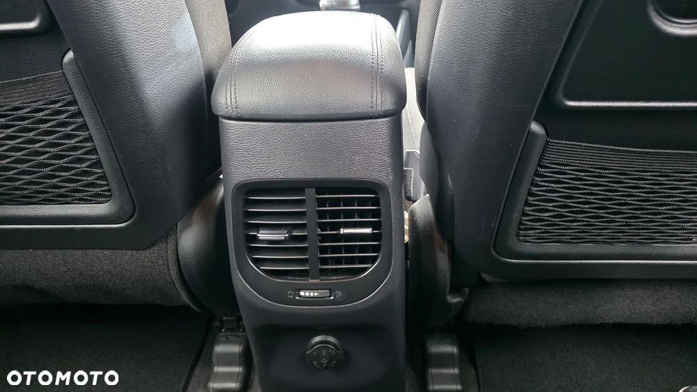Kia Carens 1.7 CRDi Business Line 7os 7DCT - 9