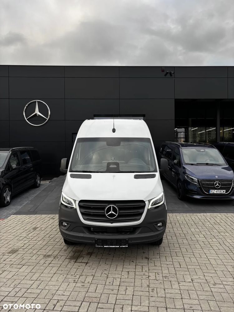 Mercedes-Benz Sprinter - 2
