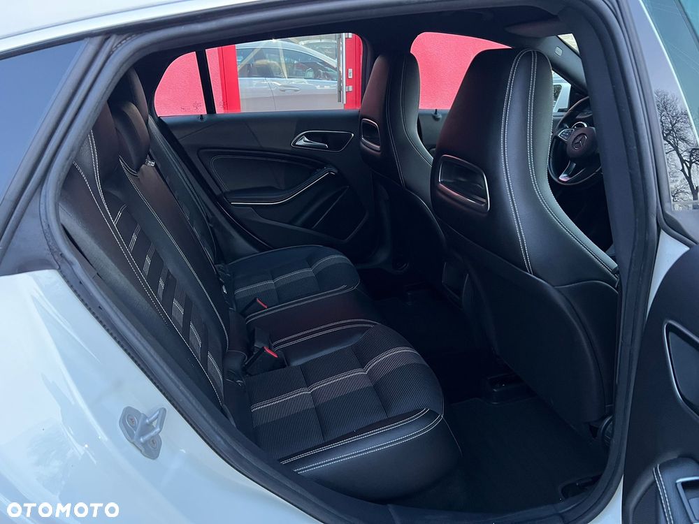 Mercedes-Benz CLA Shooting Brake 180 7G-DCT Urban - 28