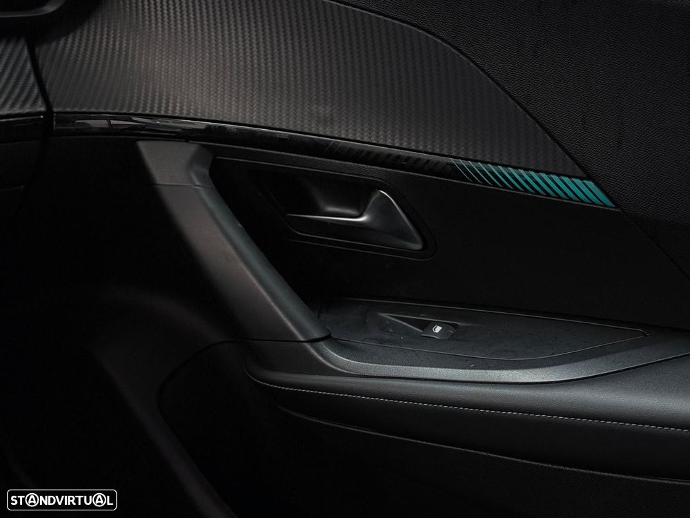 Peugeot 2008 1.2 PureTech Allure - 24