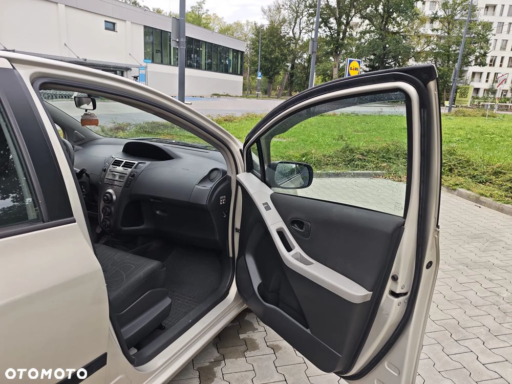 Toyota Yaris 1.0 Luna A/C - 10