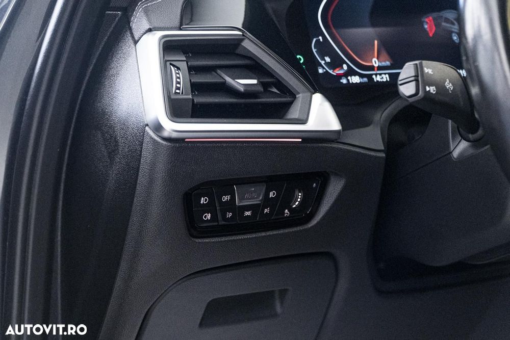 BMW Seria 3 318i Aut. Sport Line - 27