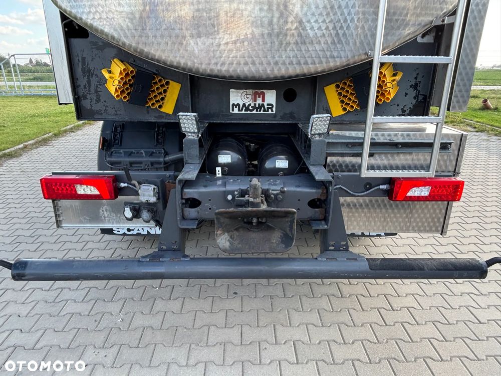 Scania P 410 6x2 ostatnia oś skrętna i podnoszona cysterna do odbioru mleka zabudowa MAGYAR - 13
