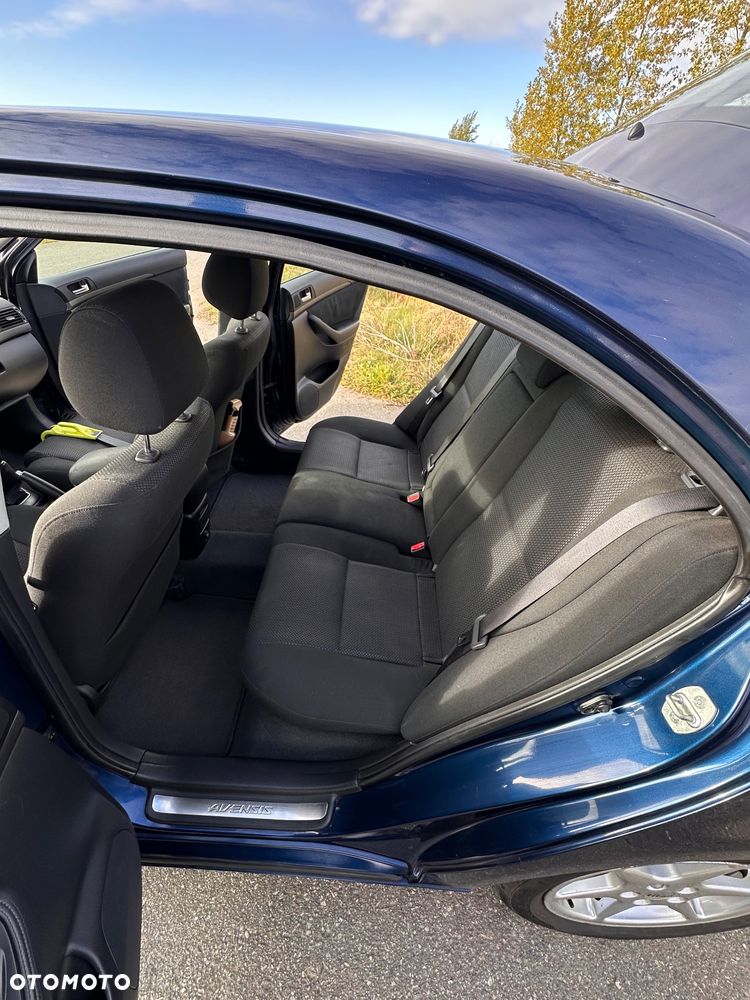 Toyota Avensis 1.8 VVT-i Luna - 17