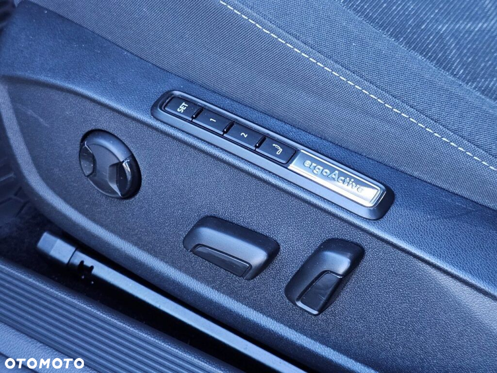 Volkswagen Golf VIII 2.0 TDI Life DSG - 22