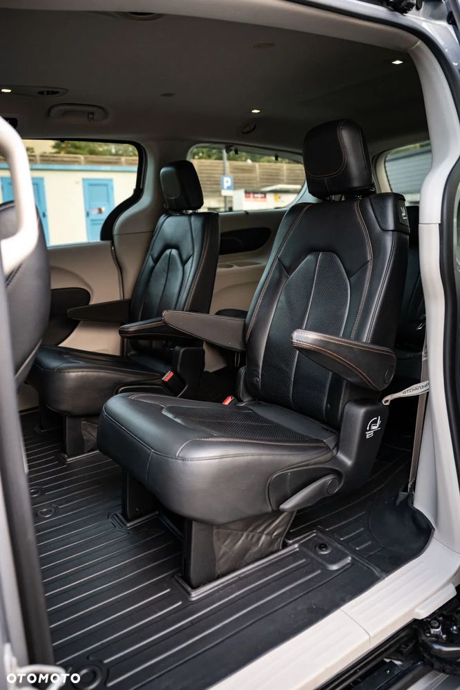 Chrysler Pacifica - 28