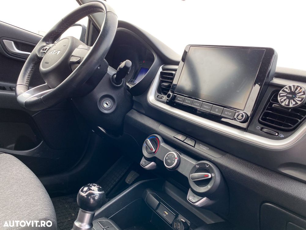 Kia Stonic 1.2 MPI 5MT Urban - 17