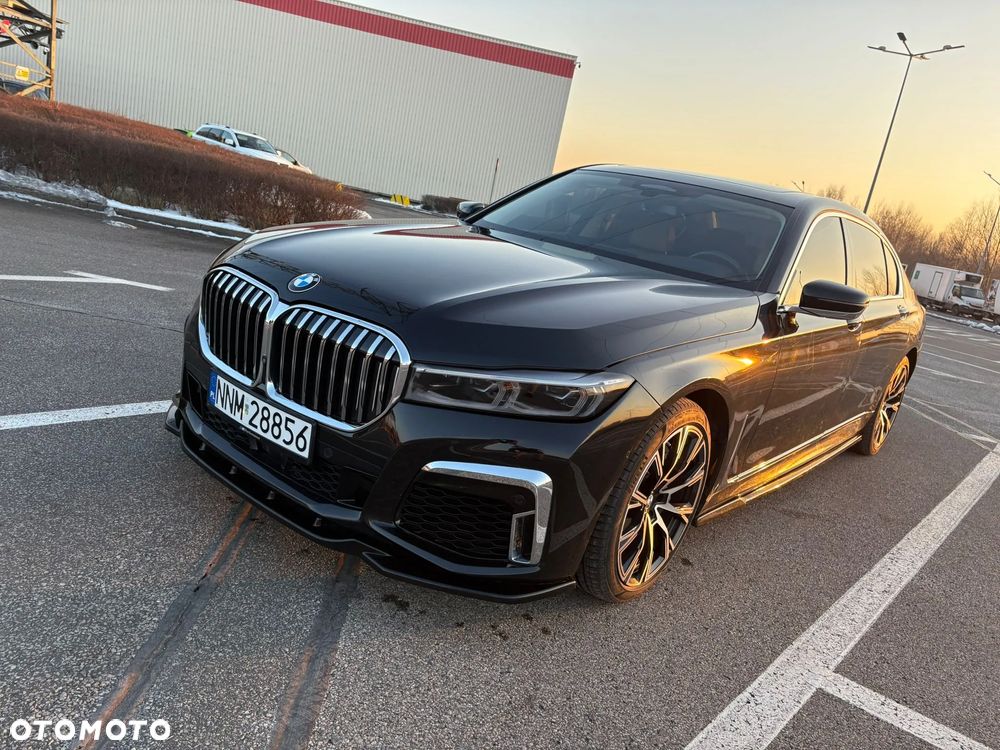 BMW Seria 7 750i xDrive sport - 12