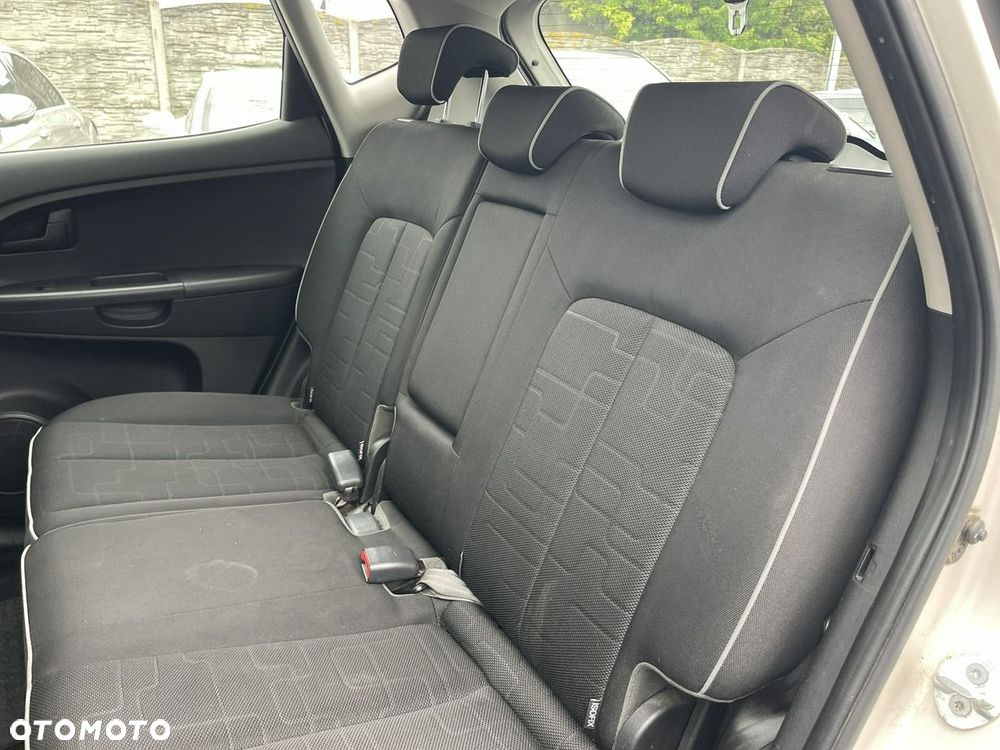 Kia Venga 1.4 CRDi M - 12