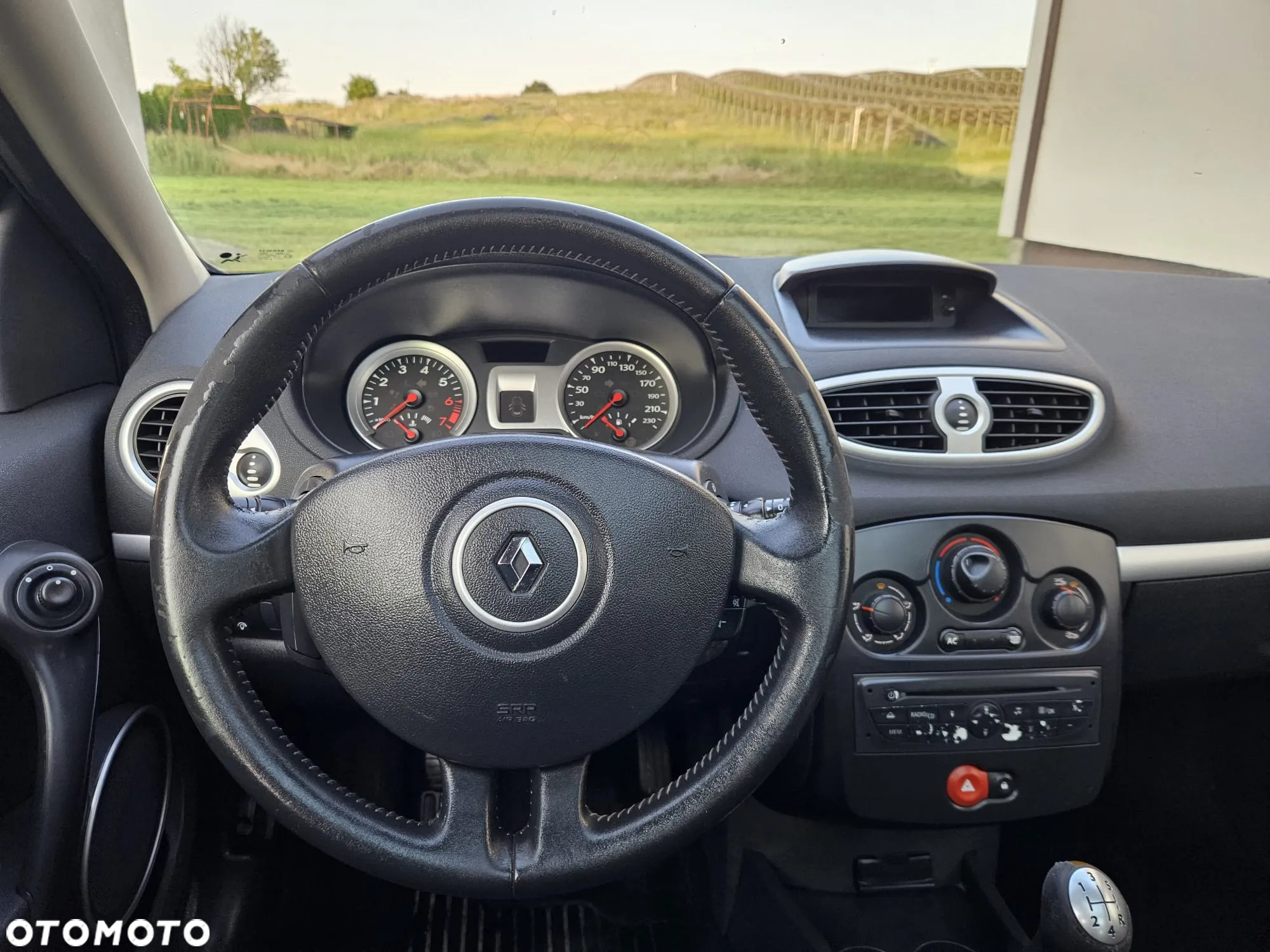 Renault Clio 1.2 16V 75 Grandtour Expression - 16