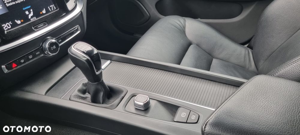 Volvo V60 D3 Momentum Pro - 24