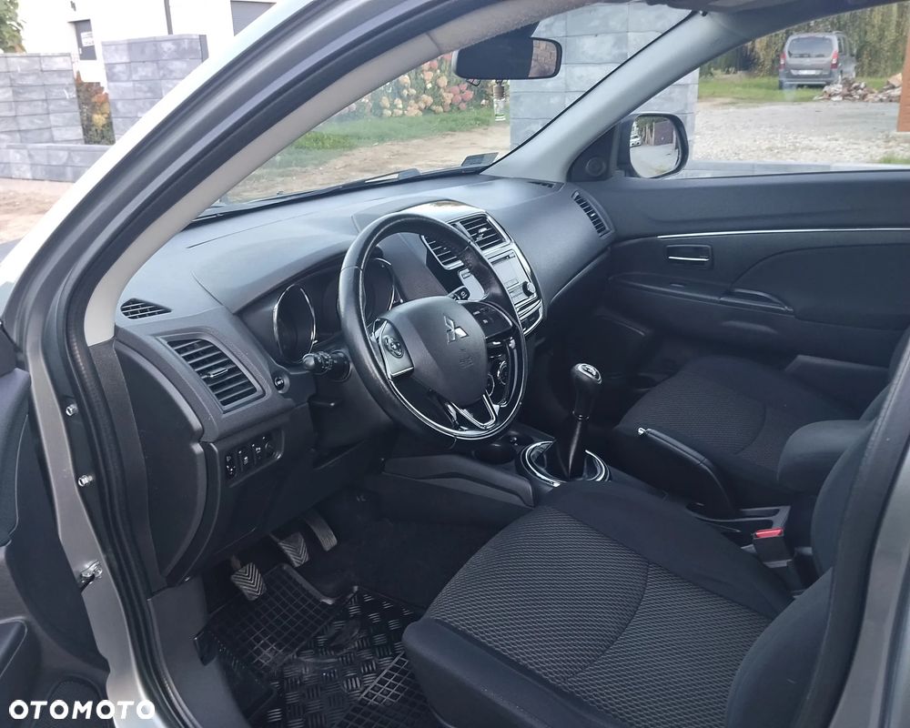 Mitsubishi ASX - 10
